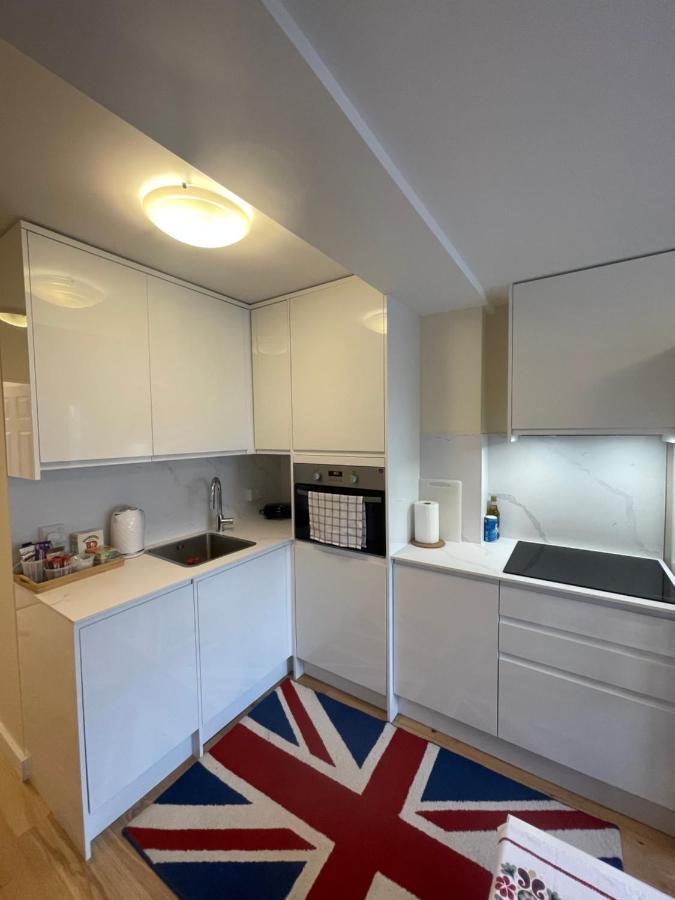 Sela House - Luton Airport Apartment Bagian luar foto