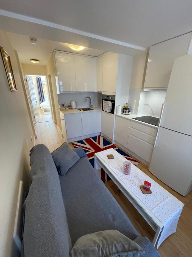 Sela House - Luton Airport Apartment Bagian luar foto