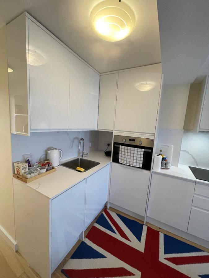 Sela House - Luton Airport Apartment Bagian luar foto