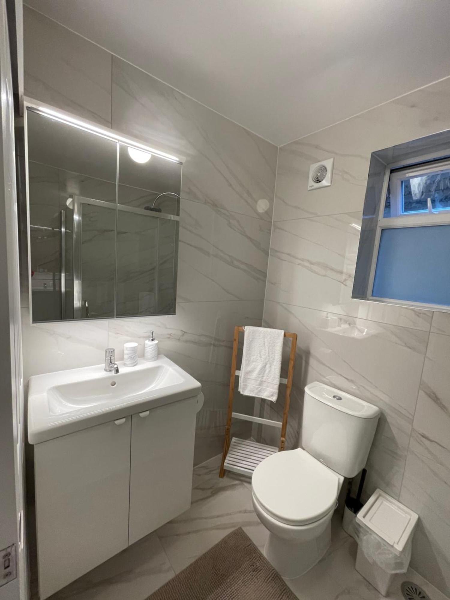 Sela House - Luton Airport Apartment Bagian luar foto